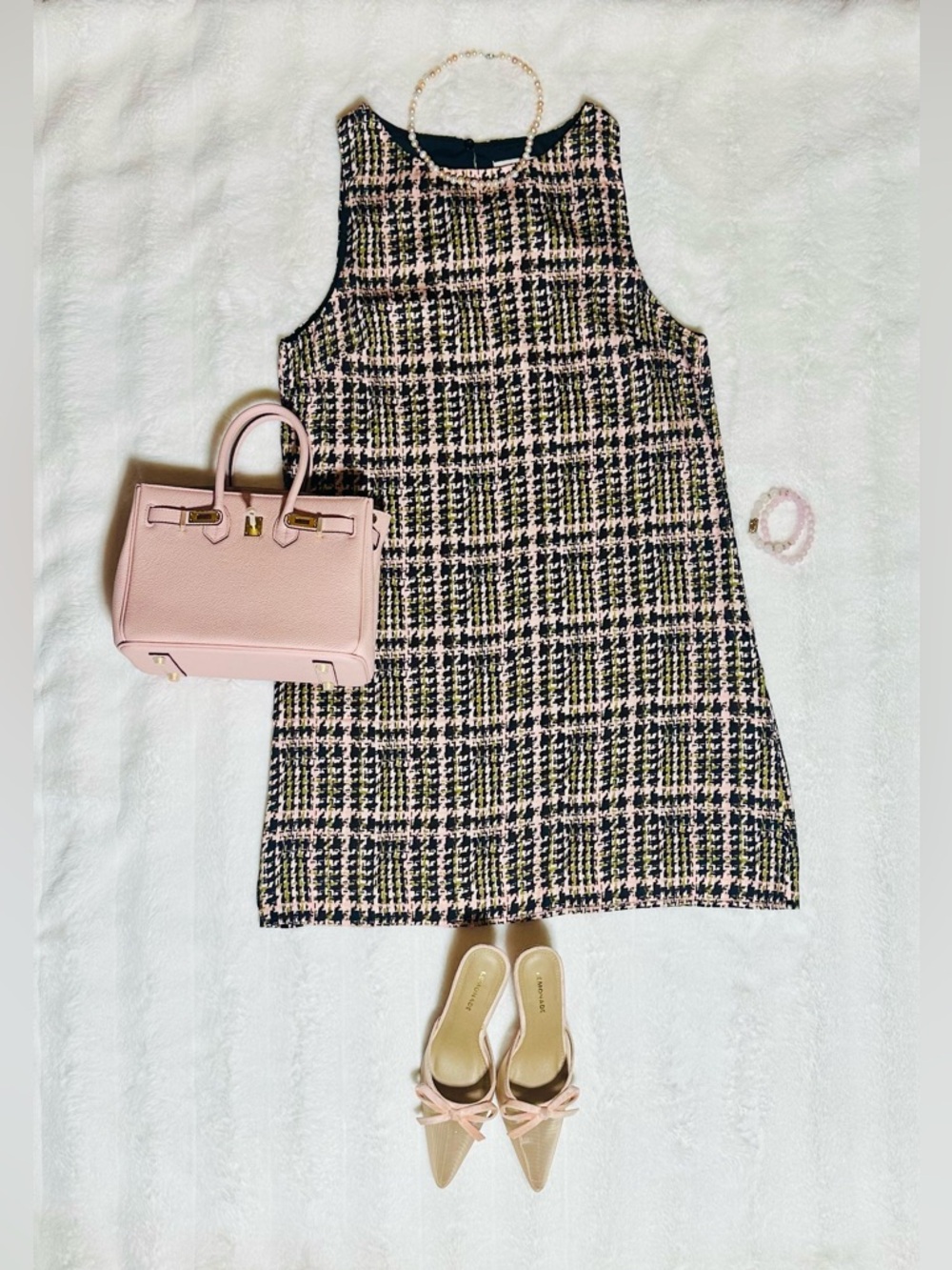 Stylish Sleeveless Tweed Shift Dress in Black & Pink